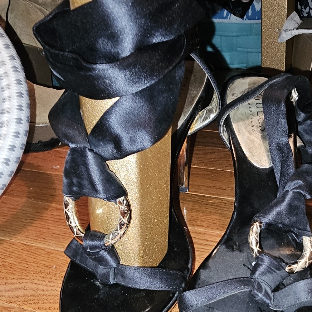 Guess heels sz 7 black & gold with lace up ribbon